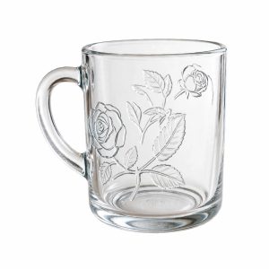Taza labrada de rosas