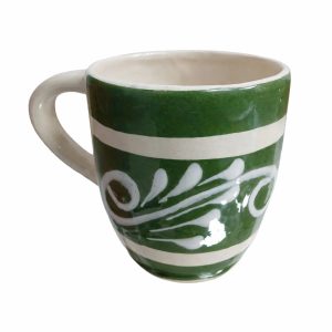 Taza de cerámica con relieve verde
